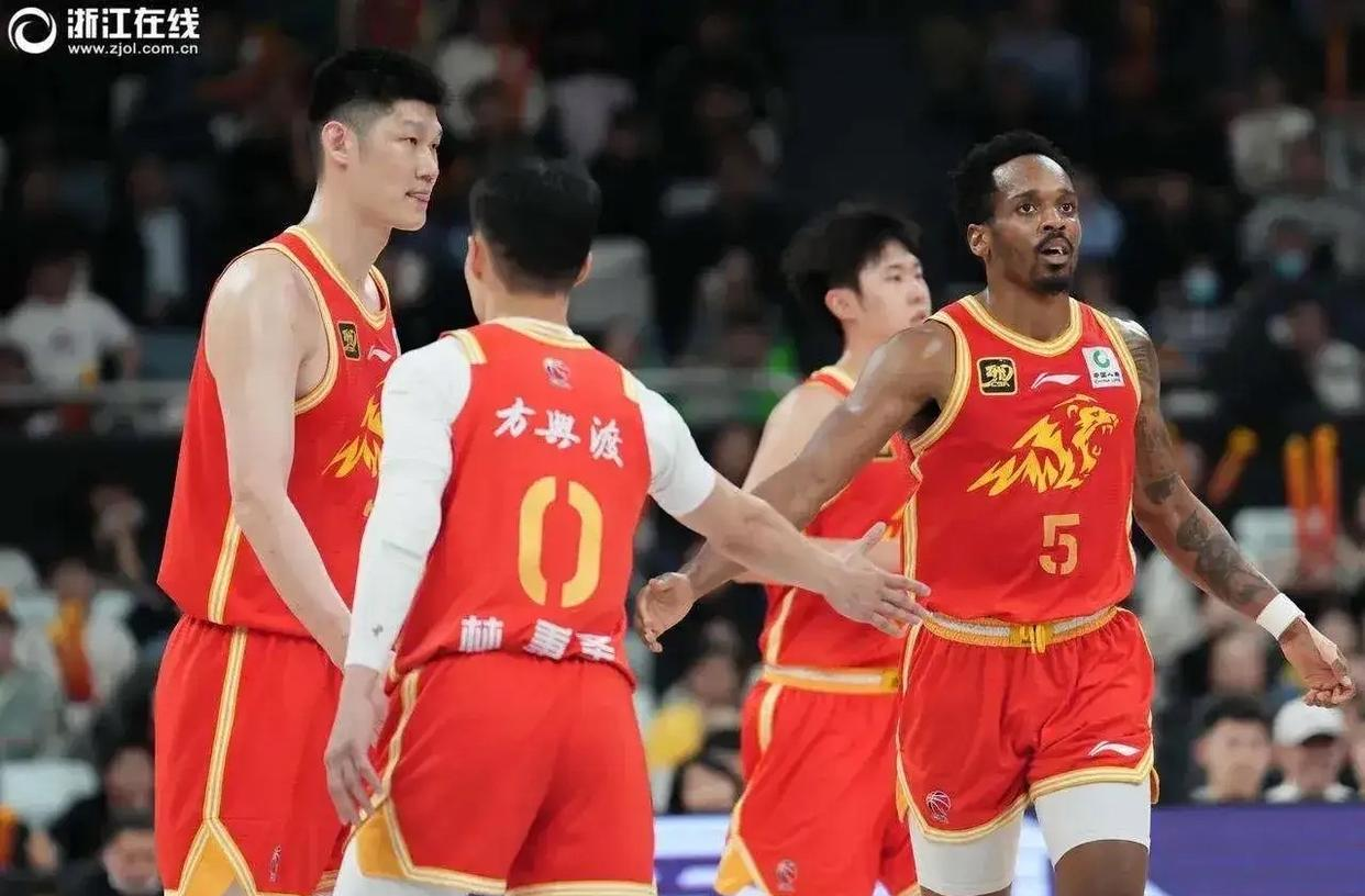 C9不断突破！，TheShy连续十五场比赛得分超过夺冠引发球迷热议的简单介绍