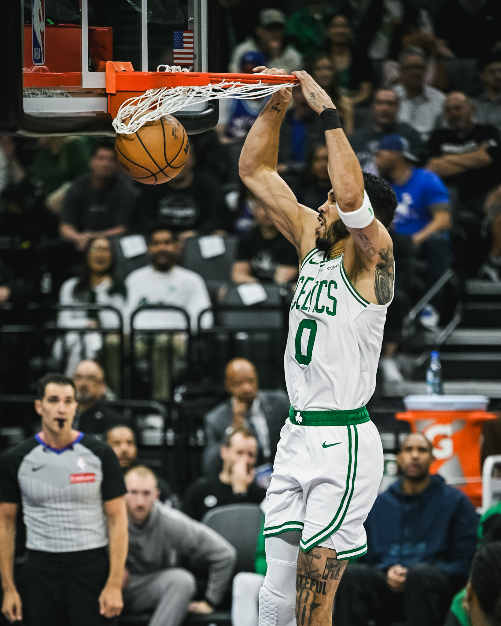 塔图姆在MAD比赛中突破纪录，惊险取胜引发热议！的简单介绍